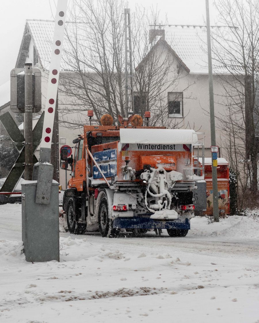 Im Winter 2020/21 rückte der Winterdienst 78 Mal aus, um die Straßen zu räumen und zu streuen.   Foto: Jan-Hendrik Eming für den Kreis Paderborn, Kreisstraßenbauamt